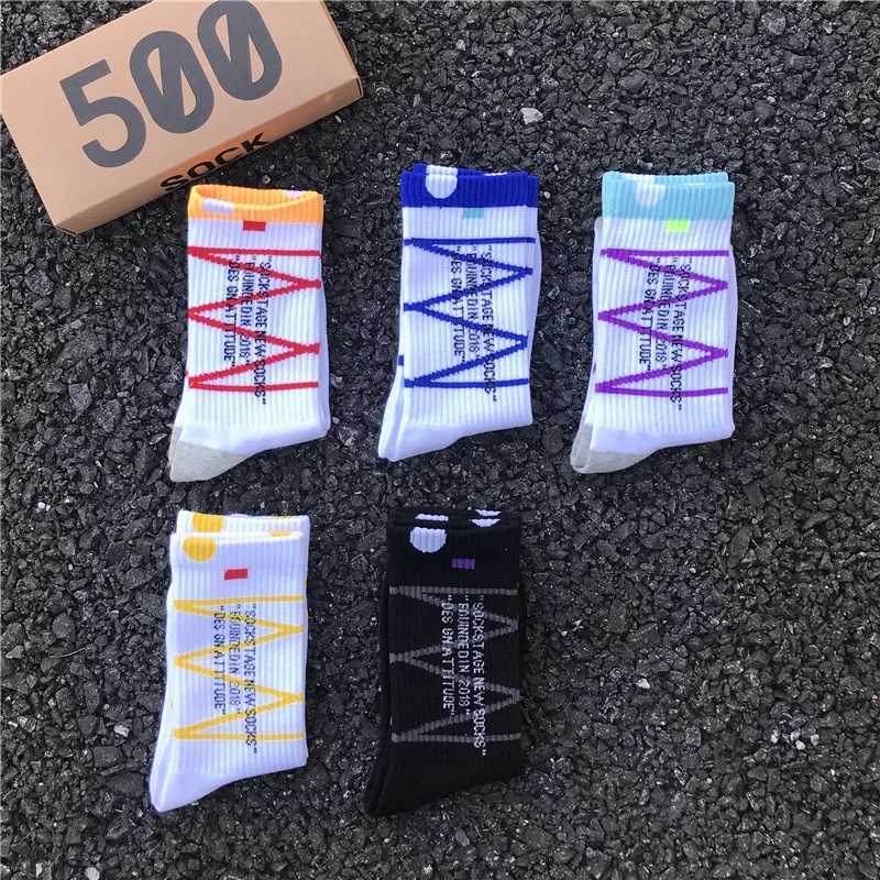3 Pairs/box Socks Mens New Autumn Fashion Signed Jointly Skateboard Sports White /Black Trend Hip Hop Lovers Cotton SocksT251209