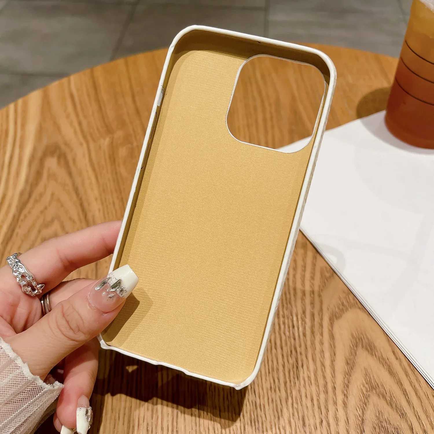 Luxury Snake Texture Leather Phone Case for iPhone 16 15 14 Pro Max Plus 13 12 11 Cases Leather Soft Cover Wan Girl C251209