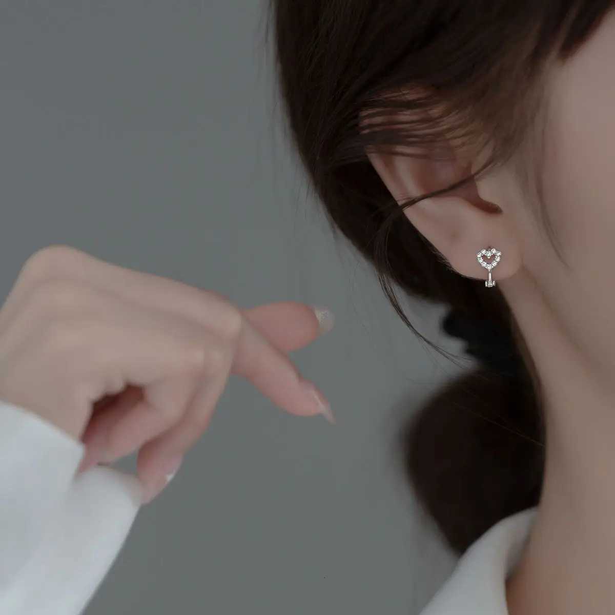 Trendy Cute Sweet Hollow Heart Cz Zircon Hoop Earring Women Classic Shiny Stud Earrings Fashion Small Ear Buckle Female Jewelry K251209 H260129