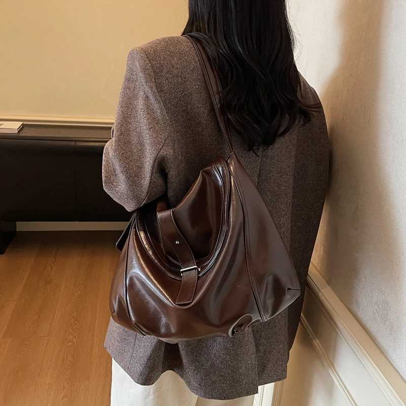 LEFTSIDE 2025 Winter Large Capacity PU Leather Handbags and Purses Wens Hobo Bag Trend Brand Solid Color Shoder Bags Y251209