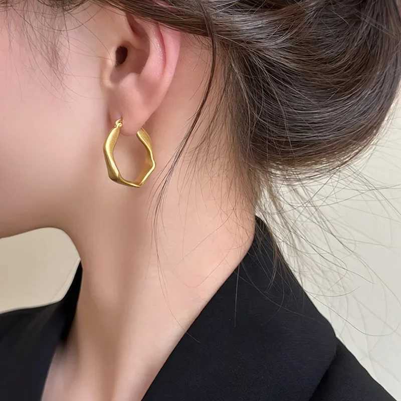 Simple Golden Metal Style Matte Hexagon Earrings For Women Fashionable Personalized Daily Accessory Party Jewelry Birthday Gifts K251209 H260129