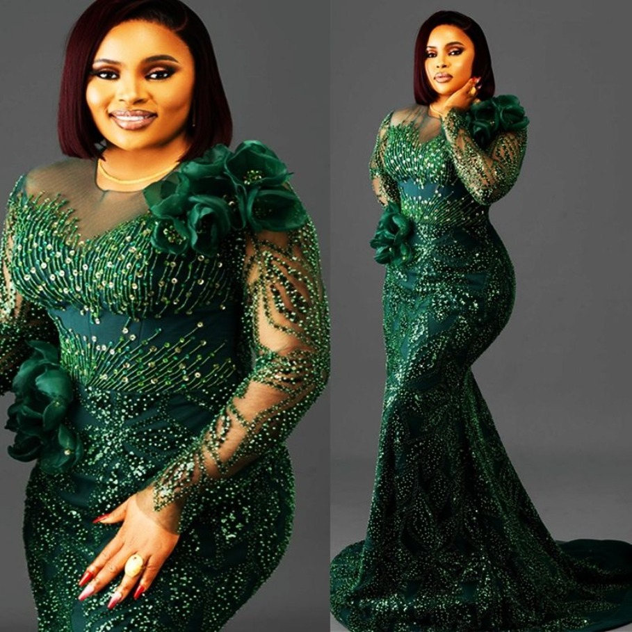 Classic Green Prom Dress Mermaid Promdress Evening Gowns Illusion Long Sleeves Sheer Neck Beaded Lace Pearls Hand Made Flowers Second Reception Gown
