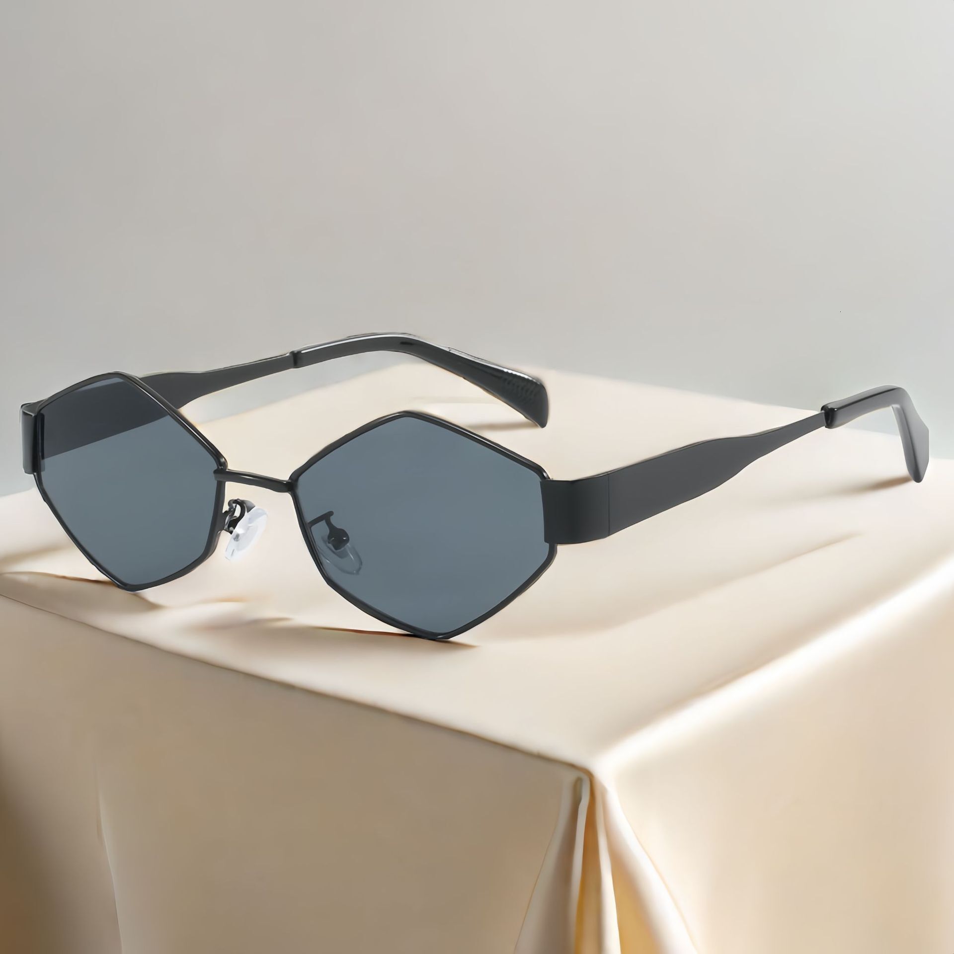Cool Fashion Special-shaped Mirror UV400 2025 New Polygon Sunglasses Lens Metal Fashion For Men And Women