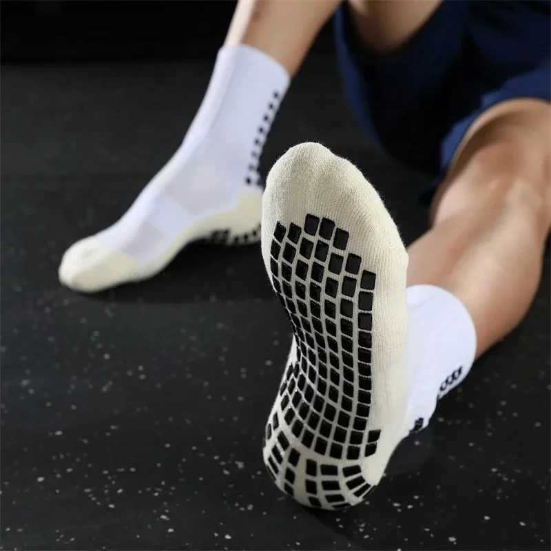 Mens Training Football Socks Lined Ankle Socks Fashionable Multi Color Sports Non Slip Socks Rubber Insole Mid Foot Socks NewT251209