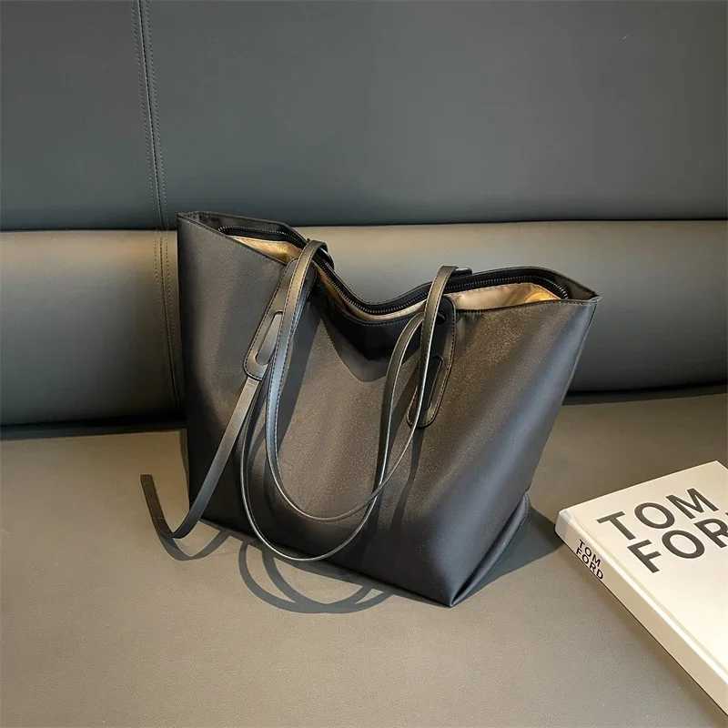 Simple Casual Oxford Shoder Bags Solid Large Capacity Sense of Luxury Tote Bags for Wen 2024 Fi Versatile Classic Style Y251209