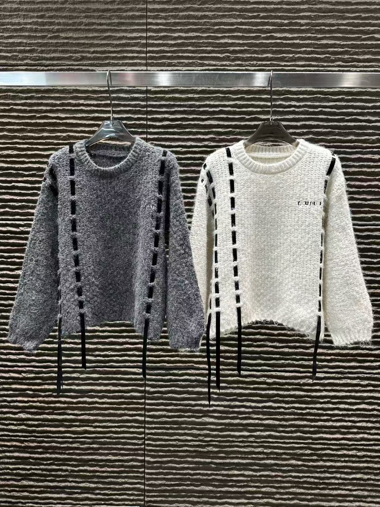 Classico Maglione Girocollo Con Nastro Alfabeto Ricamato