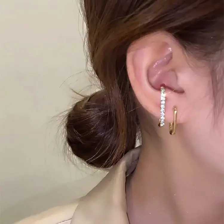 Fashion Gold Color Claws Stud with Crystal Rhinestone Design Unusual Earrings Versatile Accessories Women 2024 Jewelry H260129