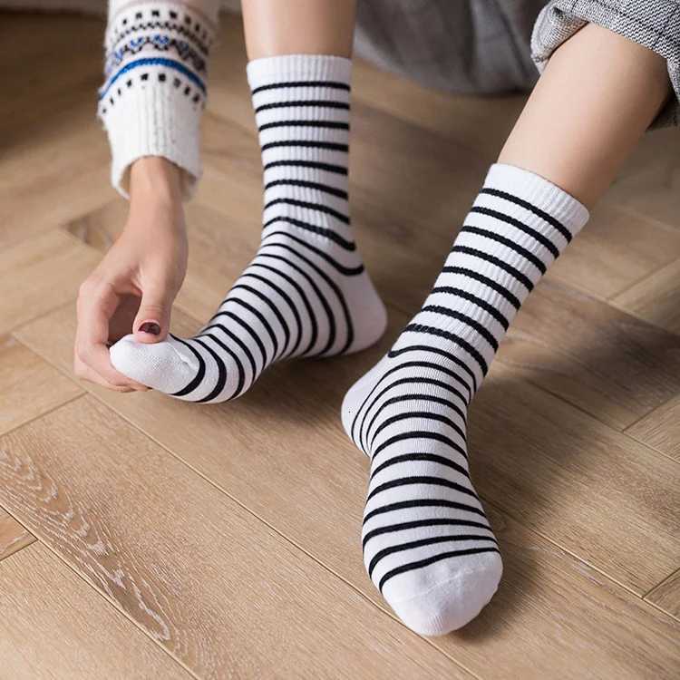 Men Socks Cotton Breathable Colorful Grid Stripe Casual Business Men short Crew Striped sport Socks White Black Grey Meias SoxT251209