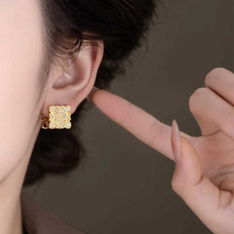2025 new stylish and simple hollow geometric zircon earrings niche design high-end earrings J251208