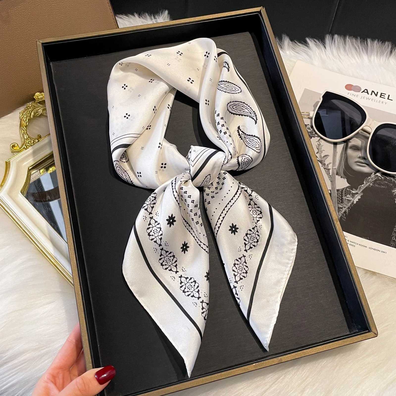 Luxury Luxury Fashion Print 7070cm Silk Square Scarf Women Soft Satin Hairband Neckerchief Tie Female Headband Foulard Bag Ribbon Y251208