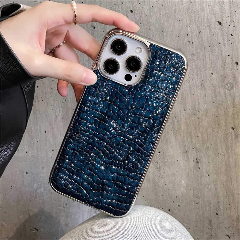 Korean Luxury Glossy UP Crocodile Hard Leather Phone Case For iphone 16 15 14 13 12 Pro Max Fashion Shockproof Back Cover Funda C251209