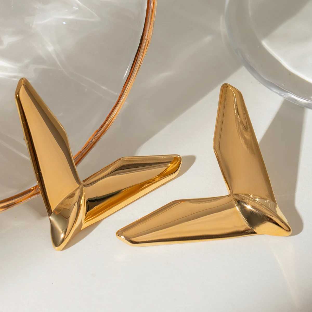 High-Grade 18K Gold Plated Stainless Steel Geometric V-shaped Unusual Earrings Waterproof Attractive Prevent Allergy Jewelry K251209 H260202