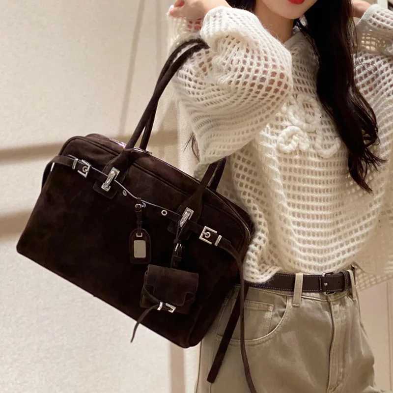 Vintage Tote Bag Fi Luxury Suede Nubuck Leather High-quality Handbag Belt Buckle Cool Large-capacity Travel Shoder Bag Y251209