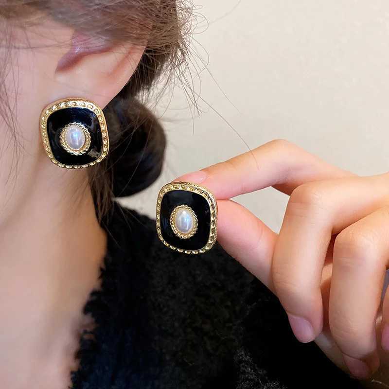 New Square Black Enamel Oil Stud Earrings for Wen Party Elegant Oval Imitation Pearl Charms Earrings Vintage Tren Jewelry Y251210