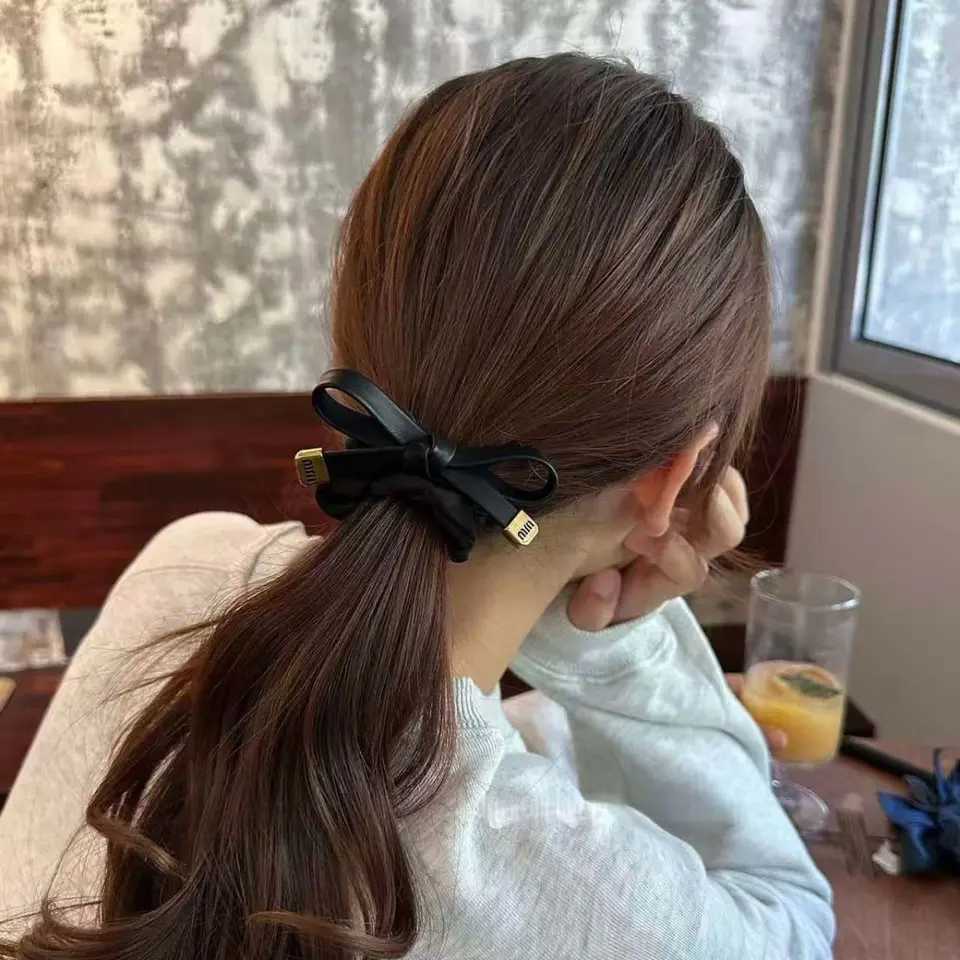 New high-quty black luxury designer ladies classic retro fashion hairpin for autumn and winter prum hair accory Y251210