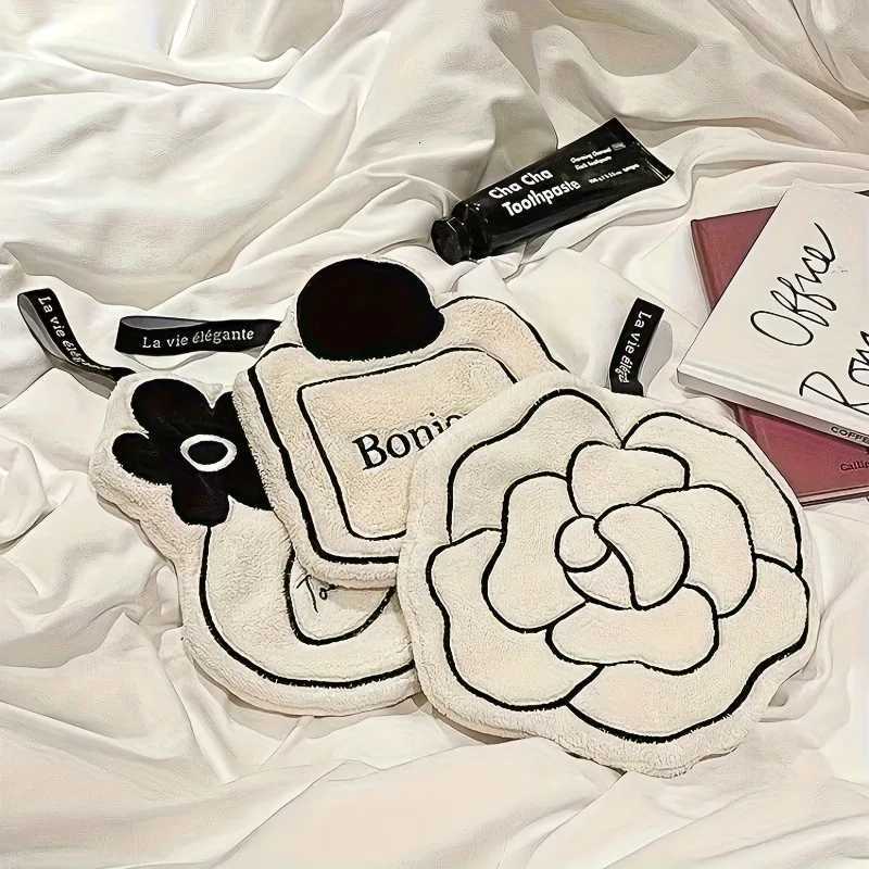 luxury 9pcs/set Absorbent Camellia Flower Hanging Towel for Kitchen Bathroom Hand Towel Decoration Home Textile Towel C251210