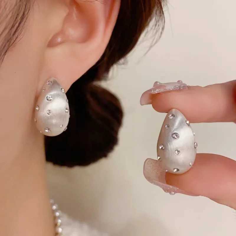 Gold Color Water Drop Earrings Simple Classic Alloy Water Drop Inlaid Crystal Wens Earrings Wedding Gift Accories Y251210