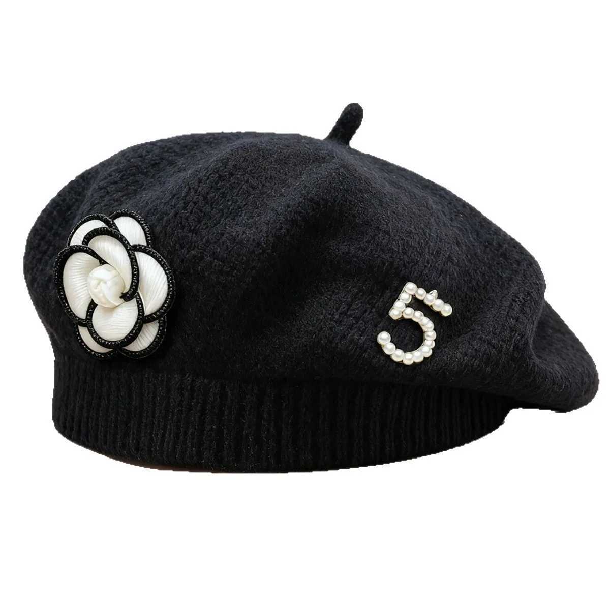 2026 New Autumn and Winter Retro Hats Wen Knitted Thermal Beret Fem wer Pearl Decorative Elegant Versatile Painter Hat Y251210