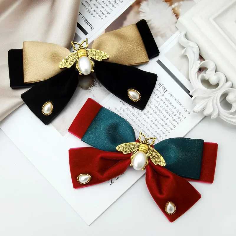 Retro Fabric Veet Bow Hairpin Pearl Bee Hairclips for Wen Fem Spring Clip Heaear Hairgrips Korean Hair Accories Y251210