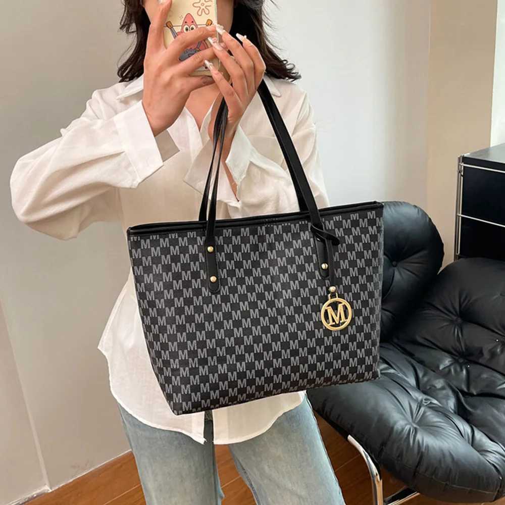 2025 new fiable and versatile niche design single shoder cmuting bag for class hand-held and carrying bag Y251209