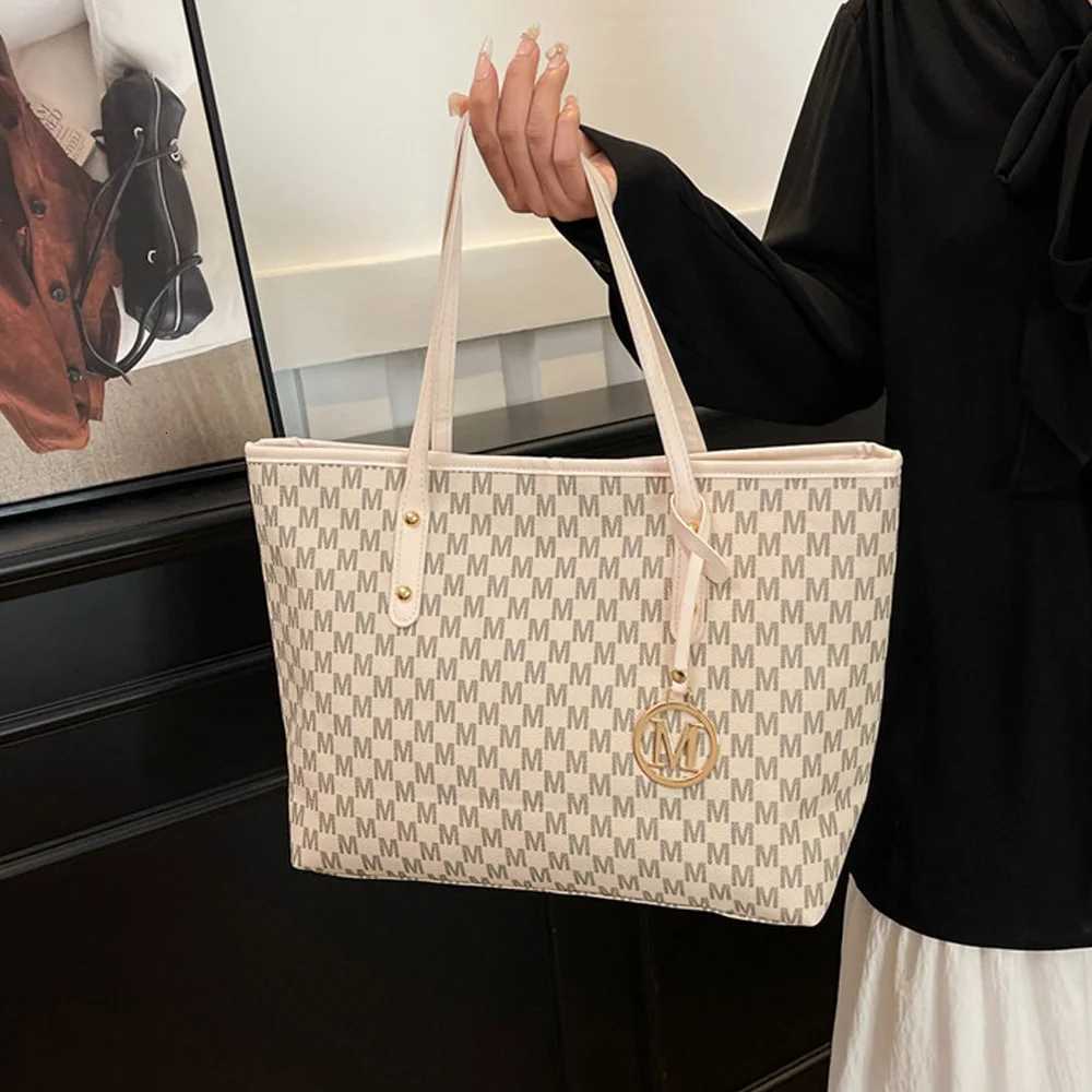 2025 new fiable and versatile niche design single shoder cmuting bag for class hand-held and carrying bag Y251209