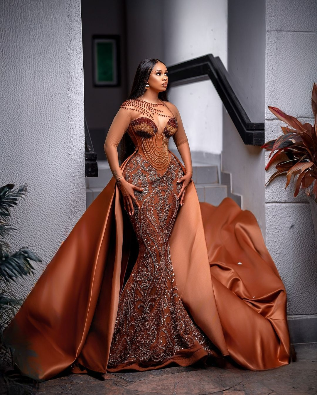 2026 Plus Size Brown Prom Dress Detachable Train Evening Dresses For Special Occasions Sheer Neck Long Sleeves Beaded Lace Illusion Mermaid Birthday G
