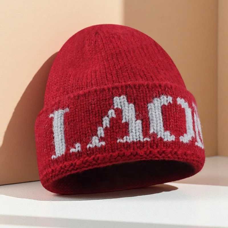 Luxury Fashionable Unisex Knitted Hat Winter Warm Ear Protection Hat for Shopping And Travel Letter Print No-Cuff Cap for Autumn And Wi Y251209