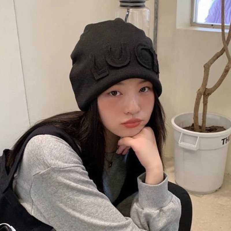 Luxury Mens and Womens Fashion Big Head Round Pile Cap Winter Letters Lazy American Cold Cap Loose Bag Head Cap Beanies Hat Stool Hat Y251209