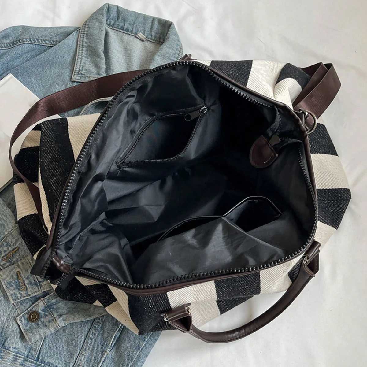 High-value travel bag large-capacity clothing storage bag portable business trip boarding bag messenger bag Y251209