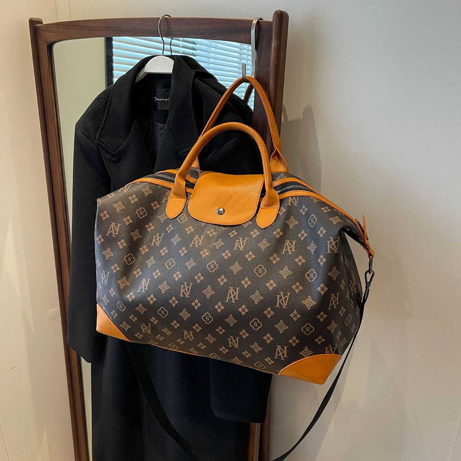 Large capacity travel bag short distance lightweight yoga bag fitness bag high-end portable handbag fiable tote bag hi Y251209