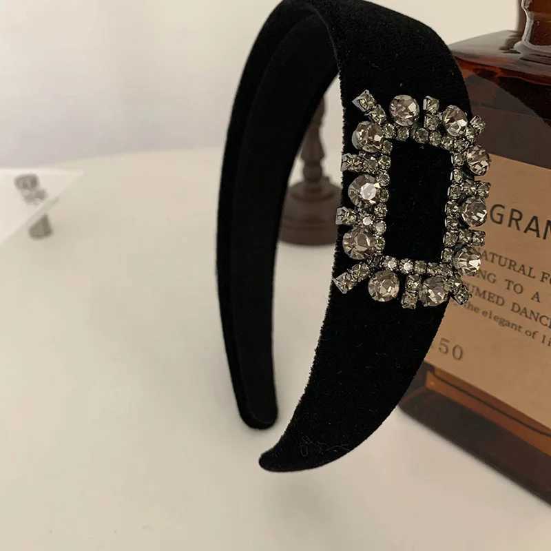 Korean Style Ladies Rhinestone Veet band Fem Face Minimstic Hairhoop Advanced Daily hoop Hair Accories Y251210