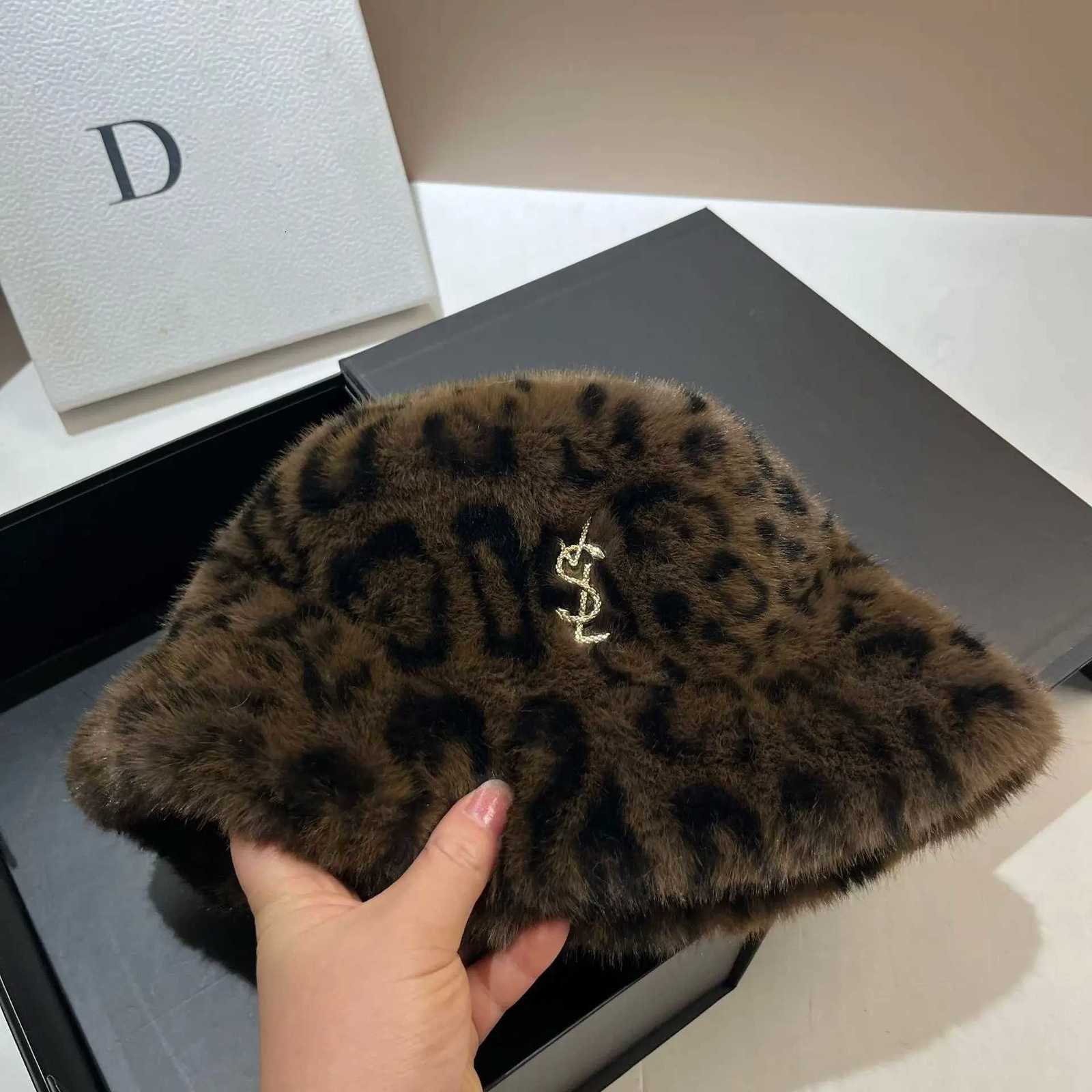 Leopard Print Hat Winter Warm Fuzzy Faux Mink Fur Fashion Pailot Hat for Wen Korean Style Luxury Tren Beanie Y251210