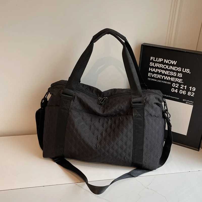 Large Capacity Outdoor Waterproof Travel Bag Lage Handbag Wen Shoder Bag Nyl Men Sports Gym Bag Fem Crossbody Bags Y251209