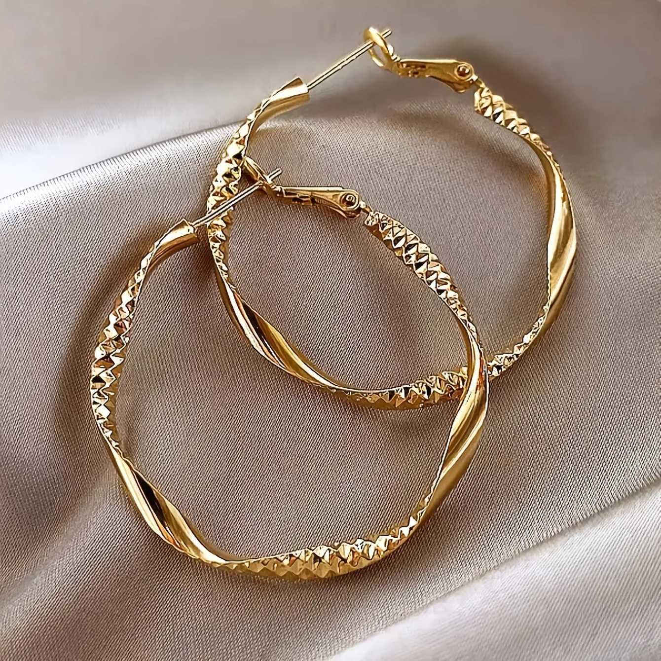 Fashionable and simple round twisted irregular ladies earrings exaggerated girls earrings high-grade plain hoop earringsXJ251210 - view 4