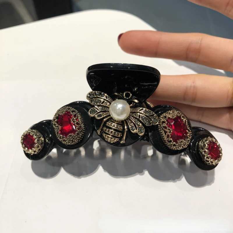Retro Rhinestone Pearl Bee Hair Cls for Wen Fashion Elegant Hair Clips Heaear piece Girls Hair Accories Y251210