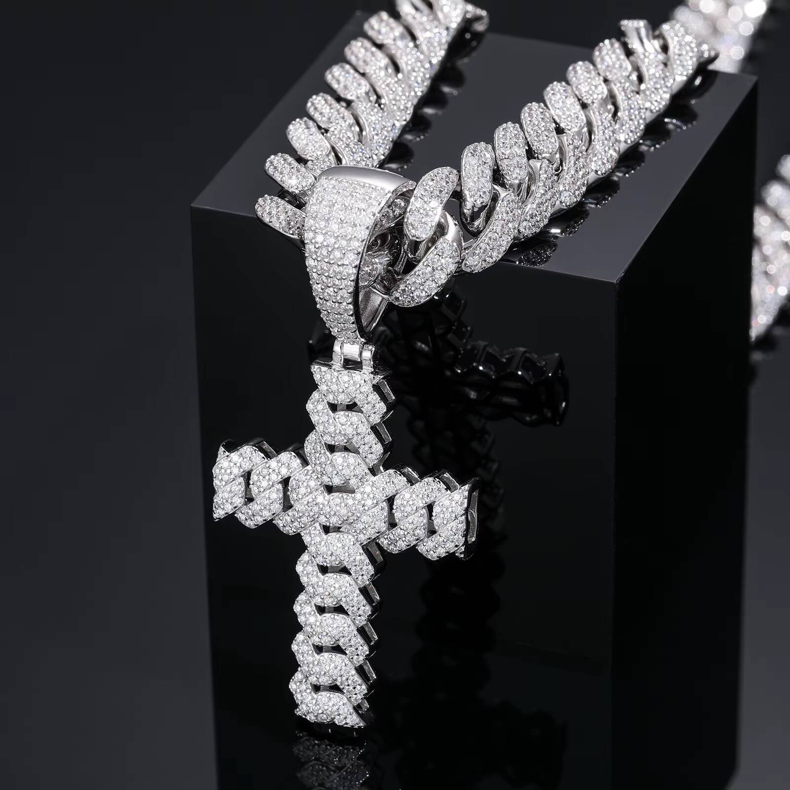 Dropshipping Punk Style Hip Hop Jewelry 925 Sterling Silver Lab VVS Moissanite Iced Out Cuban Cross Pendant Necklace for Gift