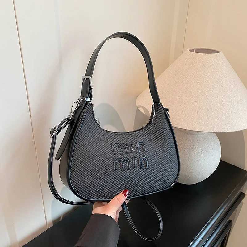 2025 Crescent Mo Hobo Bag Curated Adjustable Crossbody Shoder Purse for Wen Vegan Leather Day to Night Tote Y251209