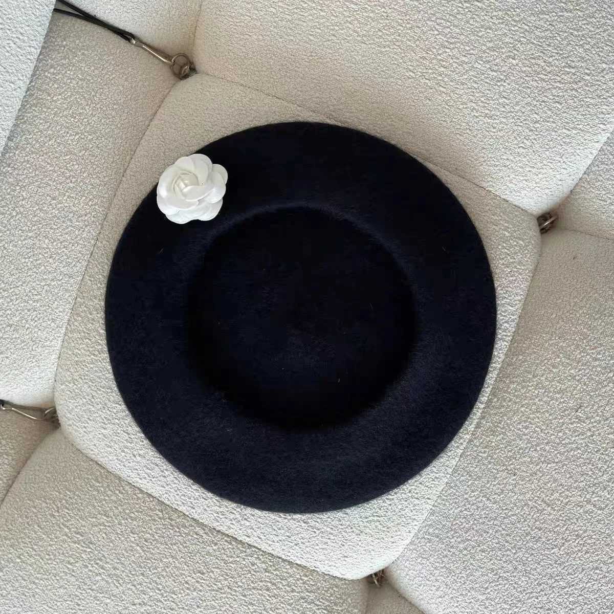 wens winter hat 2025 Classic welack Beret French Wool Casual Beret Hat Wen Outdoor gorras para mujer Y251210