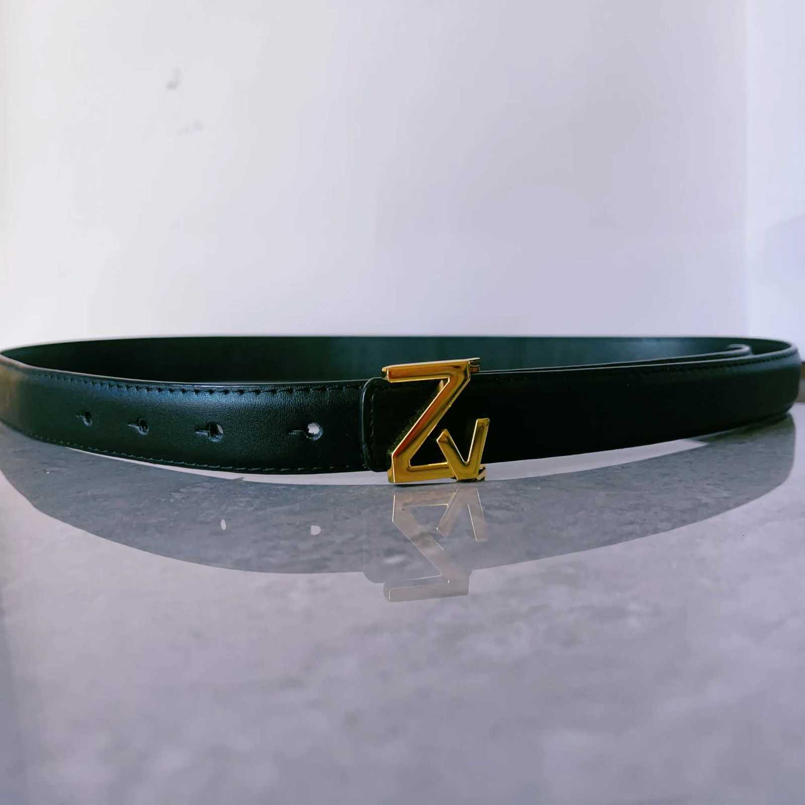 Luxury Um cinto de alta qualidade para uso na moda feminina uma fivela de ouro de alta qualidade perfeita para combinar vestidos de Y251210