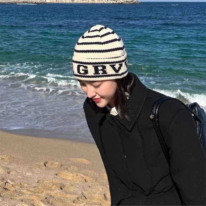 Luxury Winter Knitted Hat for Women Beanies Hat Casual Fasion Warm Pullover Hat Outdoor Riding Sports Hat Elastic Skullies Hat Y251209