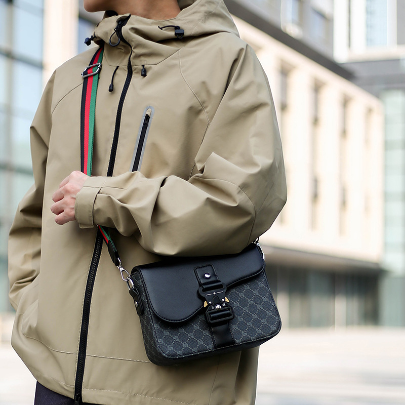 Free Shipping Unisex Fashion Shoulder Bag New Design Business Commuter Saddle Bag Versatile Striped Shoulder Strap Crossbody Bag