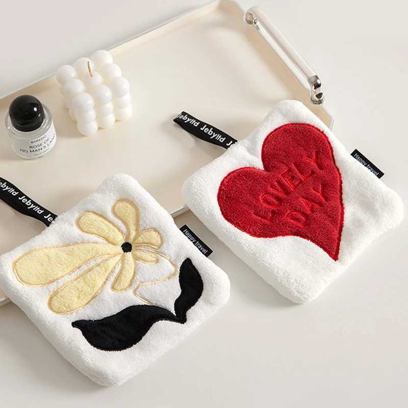 Soft Absorbent Kitchen Hand Towels Highly Absorbent Soft Washcloth Red Heart-shaped Towel Kitchen Household Cleaning Towel C251210