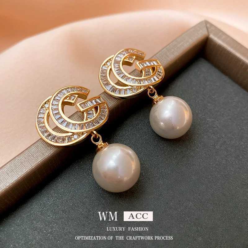 2026 New Fashion Earring Ladies Electroplated Sier Needle Zircon CG Pearl Wen Prum Stud Jewel Versatile Luxury Earring Y251210
