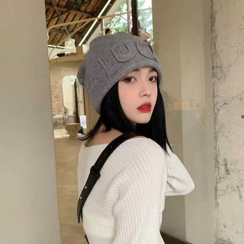 Luxury Mens and Womens Fashion Big Head Round Pile Cap Winter Letters Lazy American Cold Cap Loose Bag Head Cap Beanies Hat Stool Hat Y251209