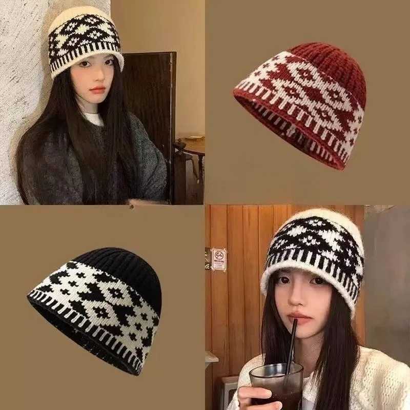 Luxury 2026 New Retro Color Block Grid Knitted Hat for Women Warm Cold Hat Face-Slimming Perfect for Autumn Winter Daily Wear Y251209