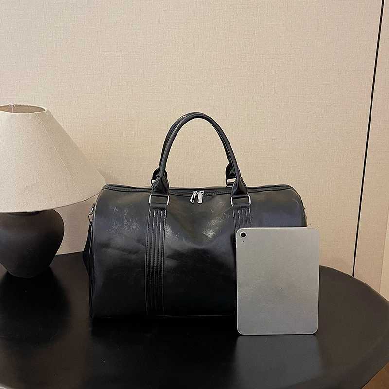 Large Capacity Travel Duffle Totes PU Leather Gym Sports Fi Fitness Wan Luxury Business Lage Handbag Shoder Bag Y251209