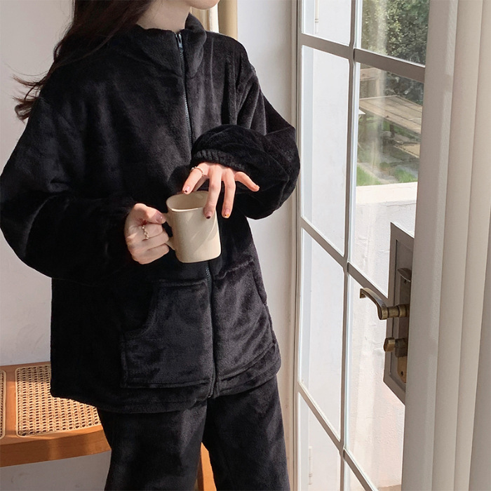 B1236-Trendsetting Wardrobe Essentials by Renowned Designers at Your Fingertips