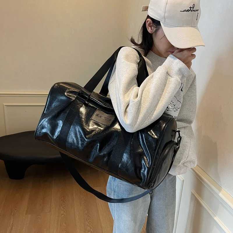 Super Cool Glossy PU Large Capacity Travel Bag 2024 Simple Casual Sense of Luxury Fi Shoder and Crossbody Bags for Unisex Y251209