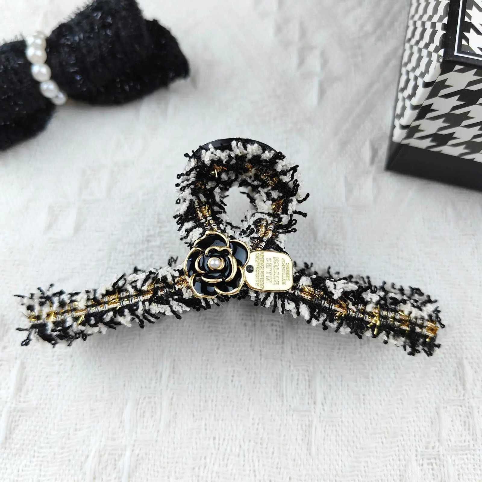 luxury brand Fashionable Hair Clips hair accories shark clips exquisite pearl heaear Crab hair clip Hair pin Y251210