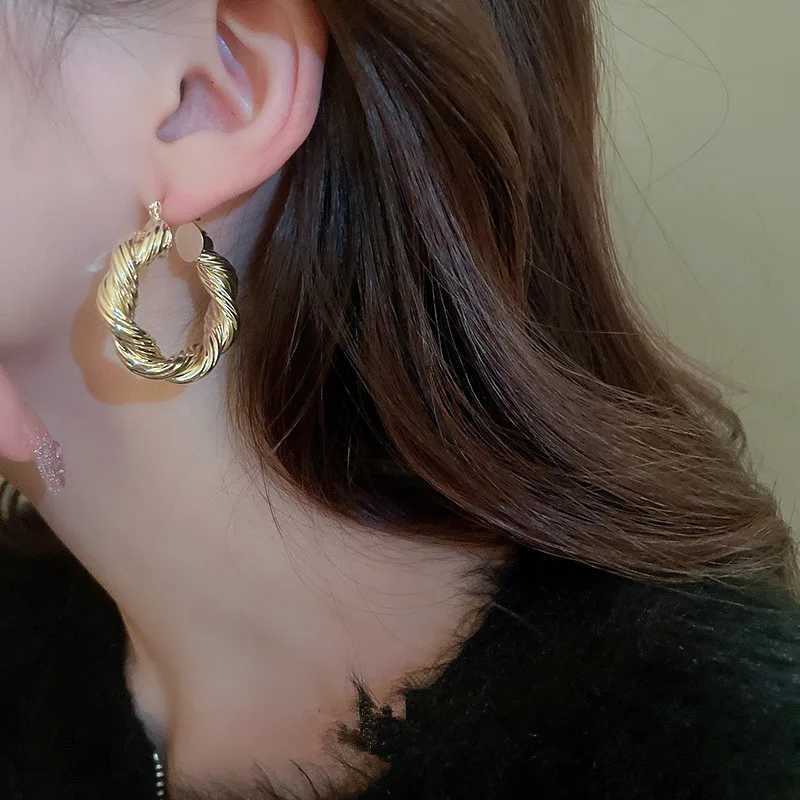 Huitan Aesthetic Twist Hoop Earrings for Women Gold Color Ear Loops Modern Fashion Ladys Daily Wear Statement Jewelry WholesaleXJ251210 - view 6